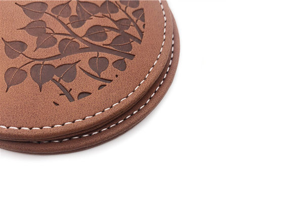 Wytłoczone podstawki na napoje z logo PU Leather Brown Pantone